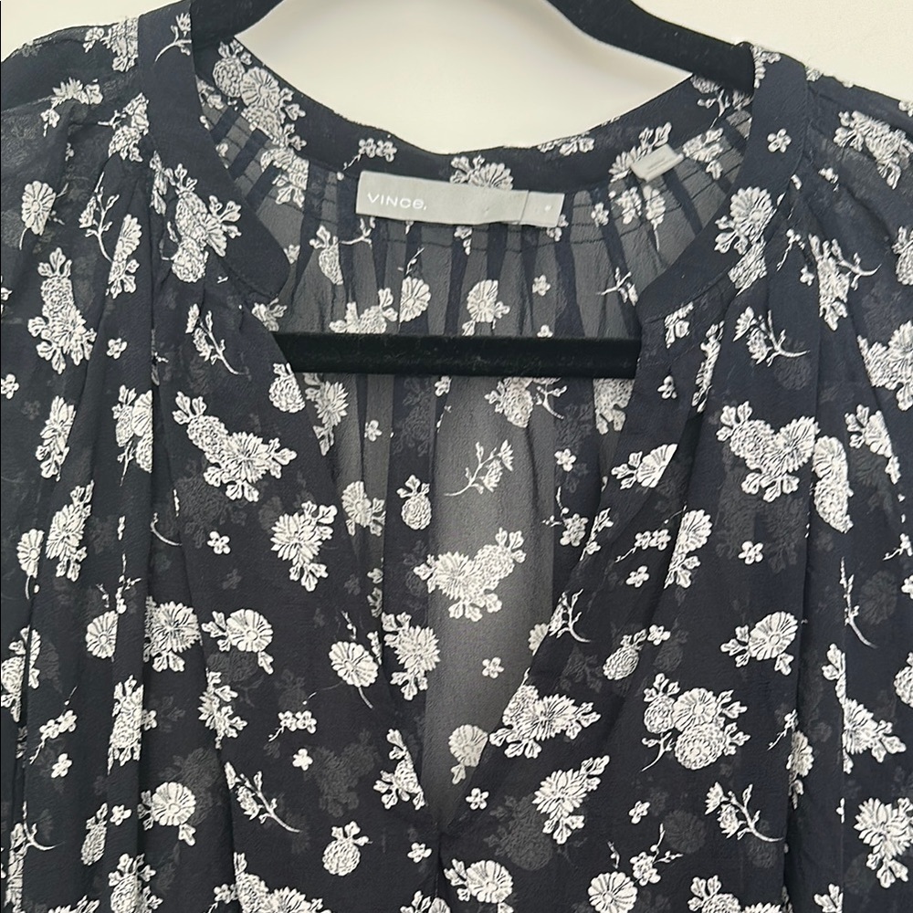 100% silk Vince Monochrome Floral v neckTop